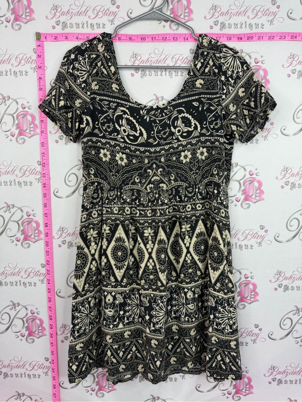 Billabong dress Black and Cream Short Sleeve Patterned